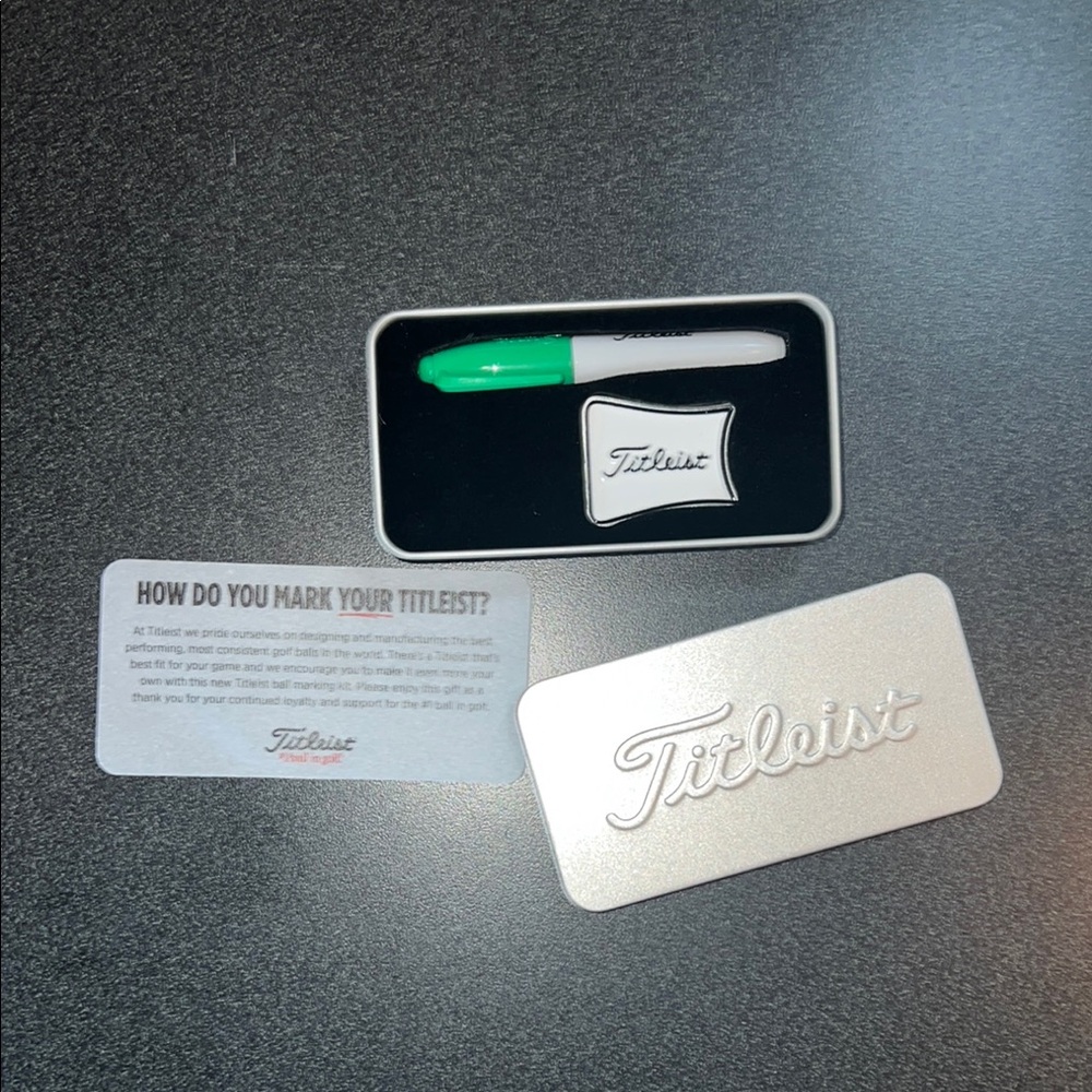 Titleist Marker Set with Green Marker